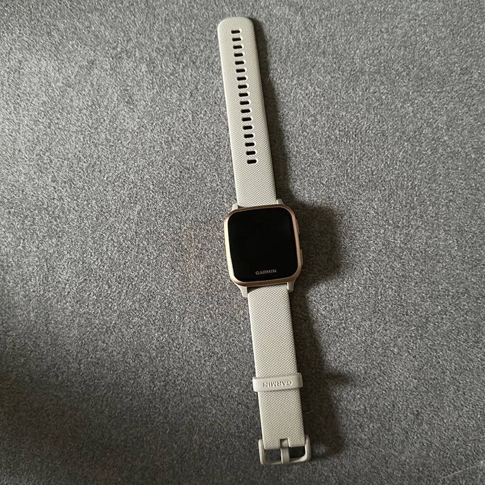 Garmin Venu SQ Music rose gold tan band